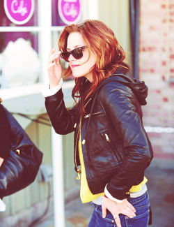 aboutstewart-blog:  3/100 favorite pics of Kristen Stewart ↳ 01.19.09: Out and about at Sundance     