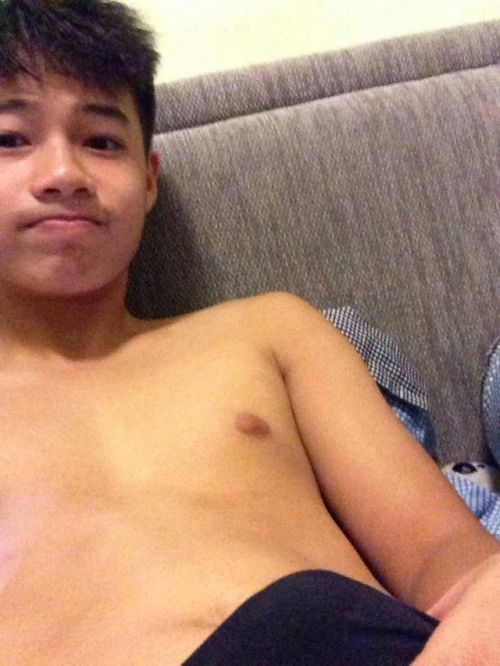 sg99boyyy: asianstr8guynudes:Ryan Instagram : Fastkicker_ Singaporean Remember to reblog around ok? 