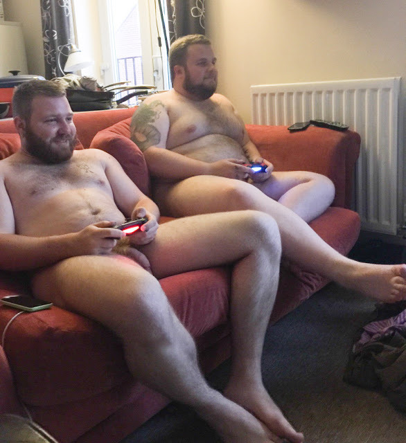 real75:  Nude Gaming!  Fuck,  love nude gaming,! Want to be sucking them while they