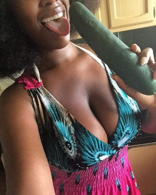 glamazontyomi: So I’ve been hearing some of my fellow sexperts speak on the health and pleasur