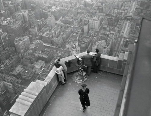 newyorkthegoldenage:The Empire State Building’s 86th floor observatory, May 22, 1947.Photo: Getty Im