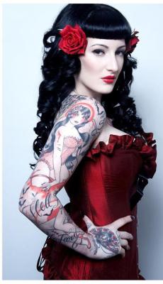 ilovegothgirls:  Stunner in red 