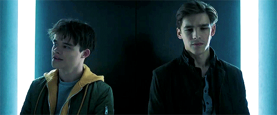 captainpoe:Dick Grayson meets the new Robin, Jason Todd.