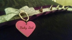 slutinthedesert:  A closeup of my collar from kittensplaypen 