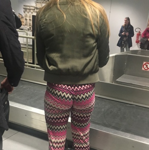 Found this nice girl showing her cute butt at the airport in Rome, Italy. Made waiting for my bag wo