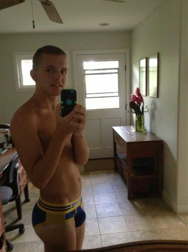 oneniter:  bulges… a bulge a day n wank away…
