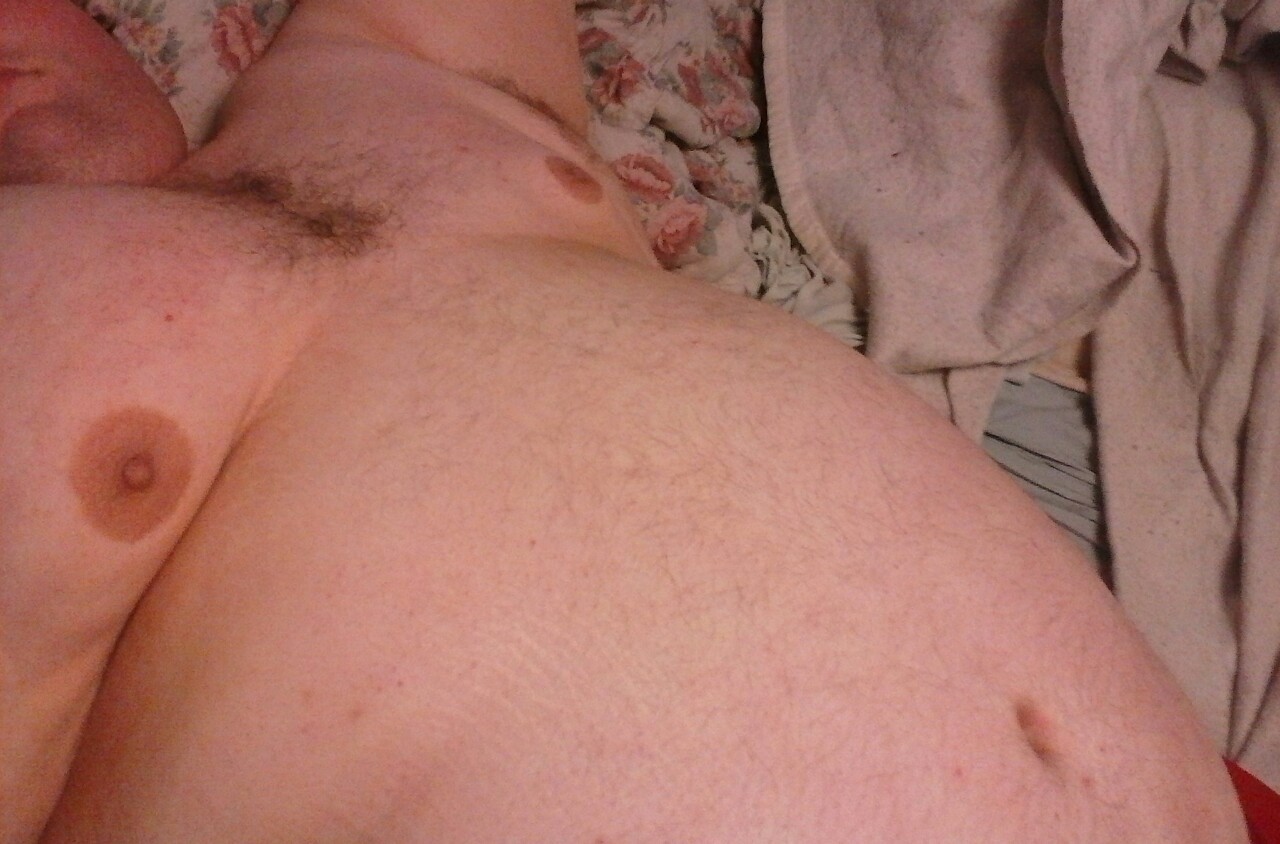 0nigum0:  Bed pics   Over 120 notes in two days, nice 