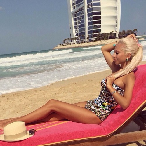 @natalinatalis #jetsetbabe #dubai #burjalarab #beach #dolcegabbana (at JetsetBabe.com (Link in my pr