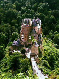 travelingcolors:Burg Eltz | Germany (by Christian Paul Stobbe) 