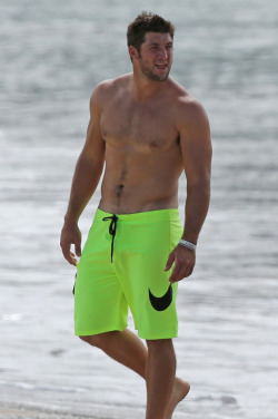 shirtlessmalecelebs:  Tim Tebow 