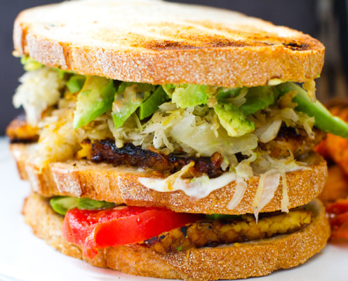 veganfoodblog:  The Vegan Tempeh Reuben Club Sandwich 
