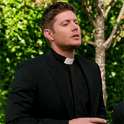 sunshinedean:  spnhiatuscreations | week 2↳   hunting pseudonyms and disguises    Top 8 Favourite Dean Disguises   Is it bad that the priest/pastor one makes me want to tie him up and do things to him? 