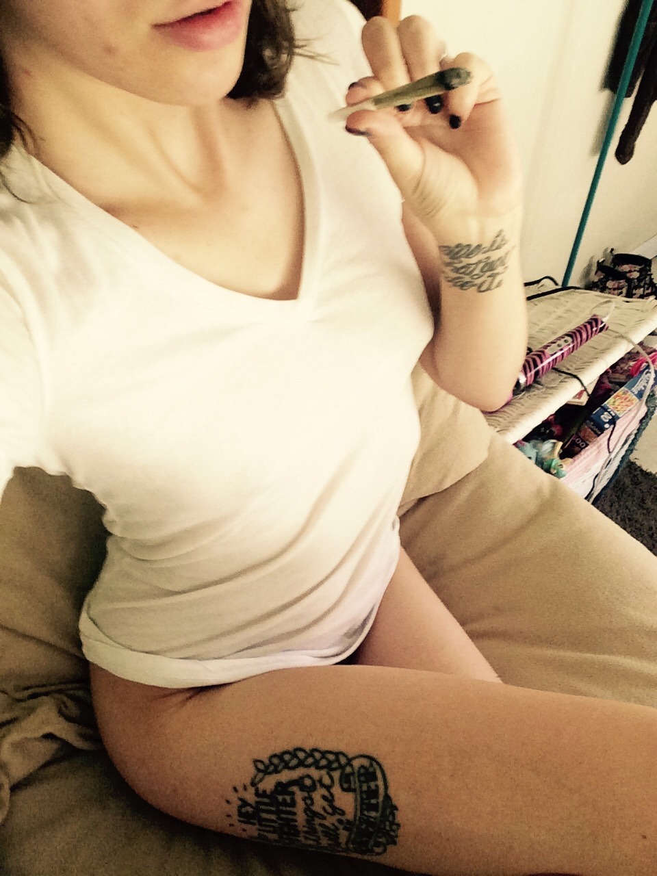 papas-kitten-princess:  *takes selfies*  *realizes vibrator is in the background*