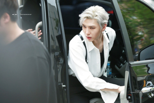 Jung Taekwoon (Leo from VIXX) - Style Focus Follow Viviane Fashion for more