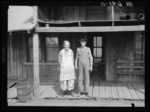 William Stamper (82 years old) and his wife, who have lived in the Ozarks for fifty years (Missouri,