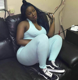 couplebutter:  jazziedadd:  SeriouslyCurvy. Thicka. Delicious. Mami   💚💗💙  😍😍😍