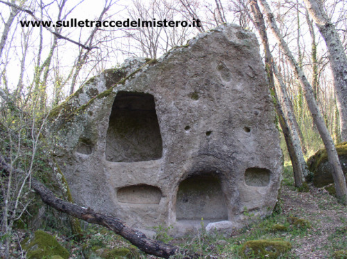 madamefarfalla:The Etruscan Pyramid or Altar of BomarzoNear Bomarzo there is a huge (8 x 16 meters) 