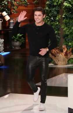 guysinleatherpants:  Zac Efron on Ellen 