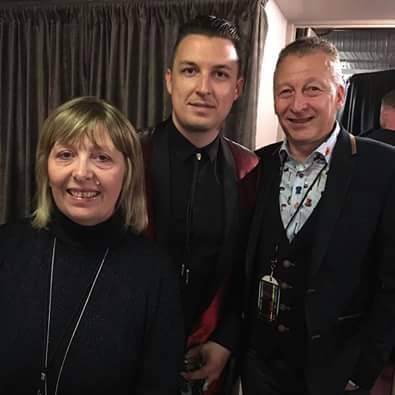 i-am-mrs-franco: Matt con sus padres Jill &amp; Clive Helders || Matt with his parents Jill &