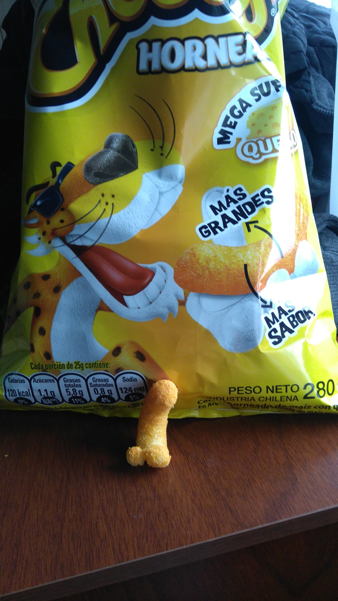 futubandera:  Cuando estas compartiendo con tus amigos y los cheetos revelan quien