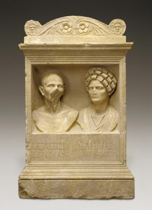 Marble funerary altar with portrait busts of a man and a woman. The inscription under the niche prov