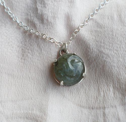 mylunajewel:  Natural Labradorite Man In The Moon Face Charm Necklace 13mm on Solid 925 Silver Penda