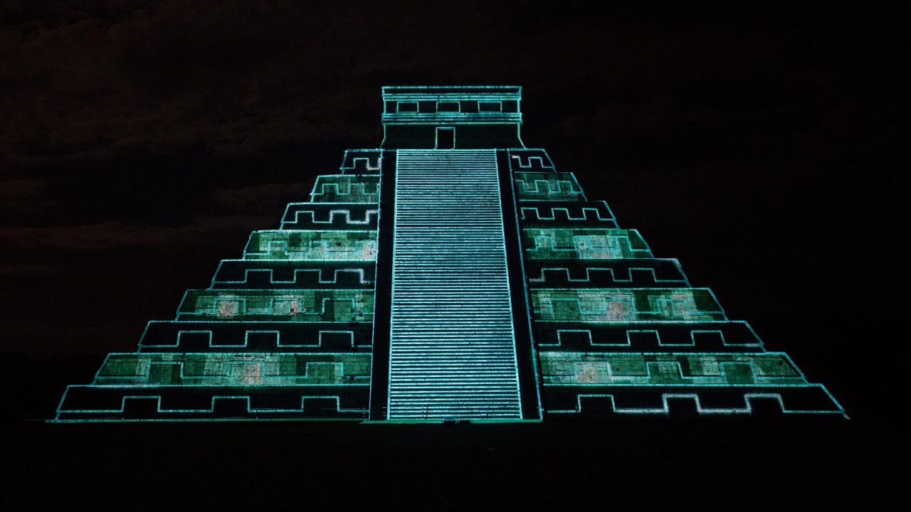 cazadordementes:    “Las Noches de Kukulcán” en Chichén Itzá, Yucatán. Patrimonio