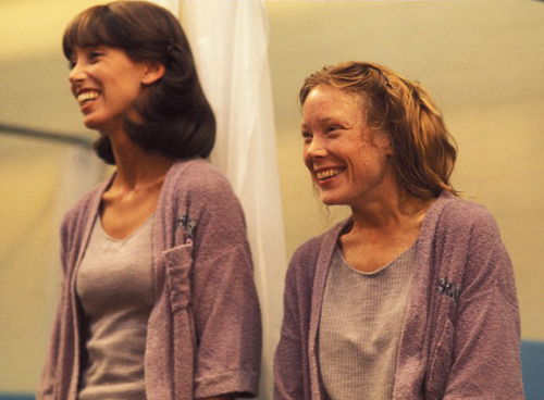 Shelley Duvall and Sissy Spacek behind the scenes of 3 Women, 1977.