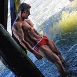 jakesterman:  Beach boy bulge.