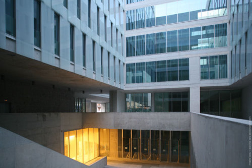 Universita Luigi Bocconi Milan School of Economics/ University Campus (Size: 45,000m2)By Grafton Arc