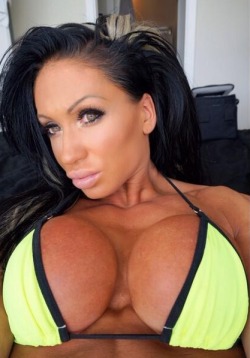 darkersideofthestone:hotandbustywomen:  pornaddictedbrain: Camgirl &amp; Bodybuilder Brooke Black (part… http://ift.tt/16rOaXj  The New Average  Wow !