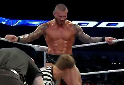jasindarkblood:  i wanna be this ref at this moment ♥