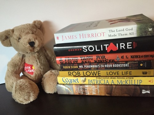 My first Book Outlet Bear book haul