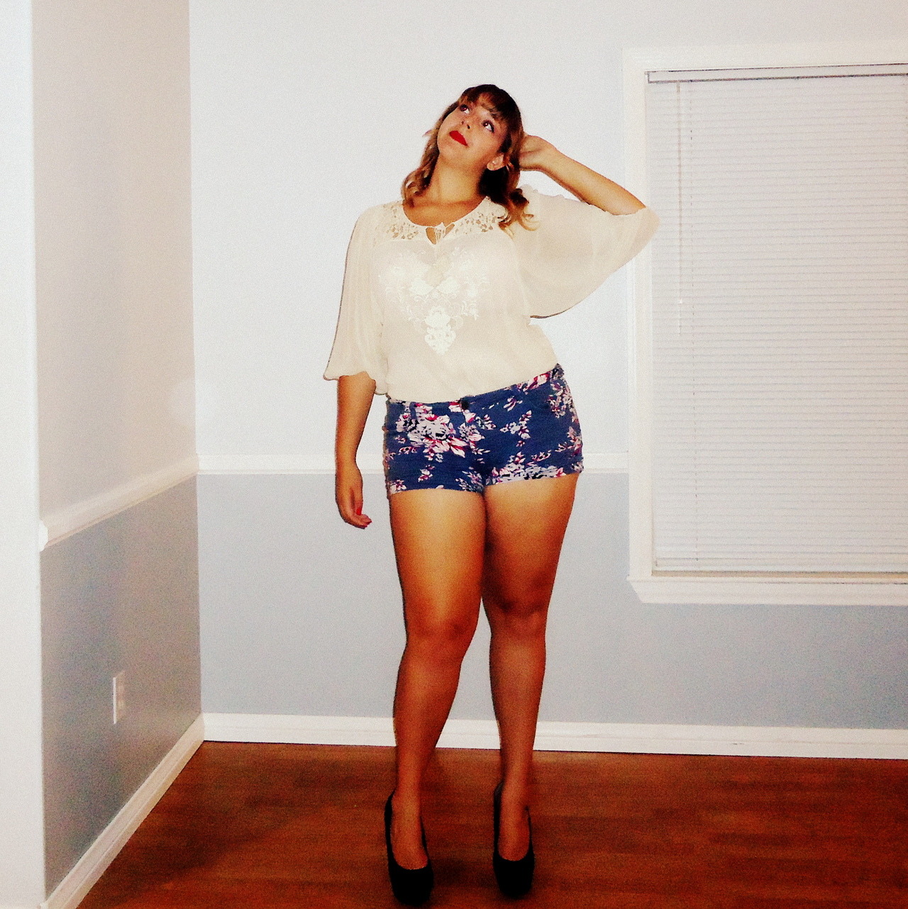 curveappeal:  Rebekka.  42-33-47  This picture is a couple months old, but I just