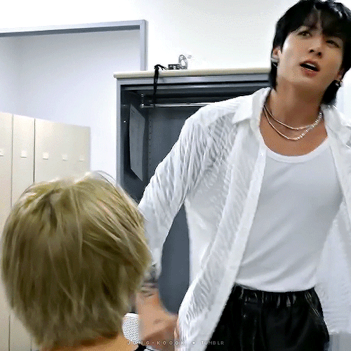 Taehyung Came To Support Jungkook