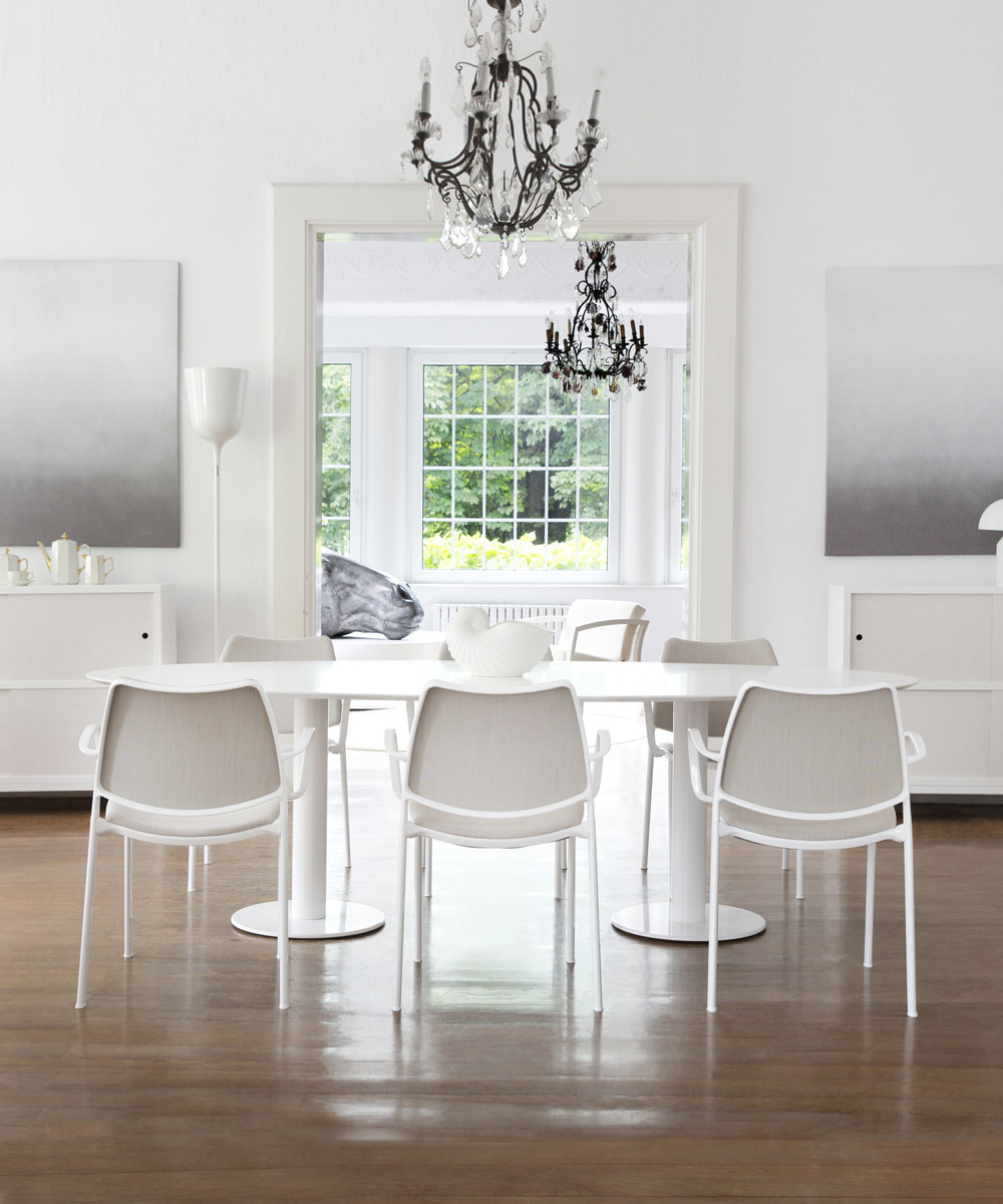 stua:    STUA Gas chairs around a large Zero table in white. Discover the most beautiful