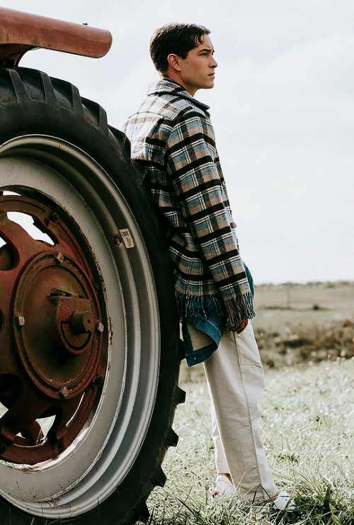 evanbvckley: FRANCISCO LACHOWSKI L’OFFICIEL HOMMES LIECHTENSTEIN (2021) | ph. Anna Garbowska.