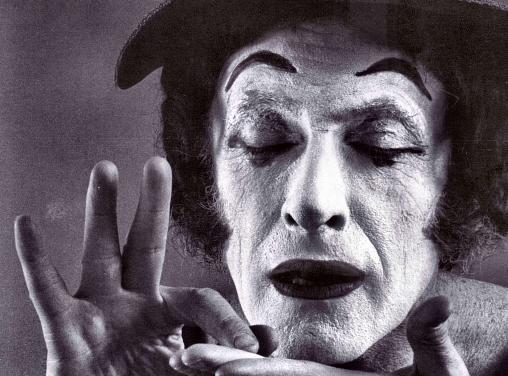 raveneuse:  Marcel Marceau, Bip chasse le papillon.