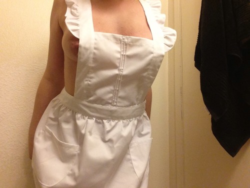 kitten5lyf:  Booty, Boobs and Aprons.