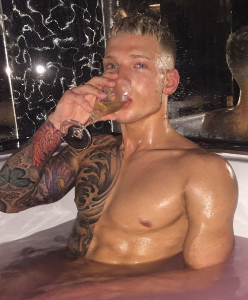 dominicanblackboy:  Sexy gorgeous hot tatted ass and big delicious dick Brandon Myers!
