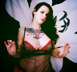 erinalkaline:  All on Black-  Alkaline Trio Old school self-shot set