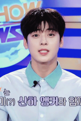 moobinthighs:  9/100 gifs of eunwoo: cutie anchor 