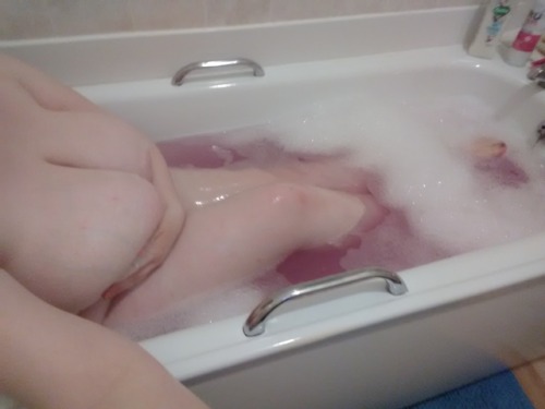 lumpyspaceprincessa: Splish splash I was takin a bath