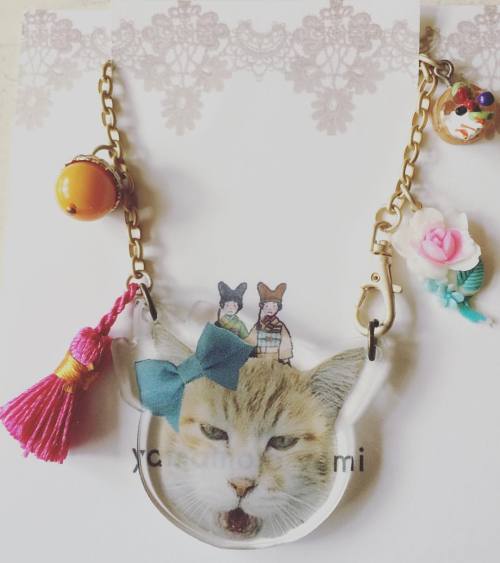 ちょうかわいい。 しましのバッグチャームでーきた！ #neko #猫 #tokyo #japan #catstagram #ネコ #ねこ #meow #cat #cats #accessory #ac