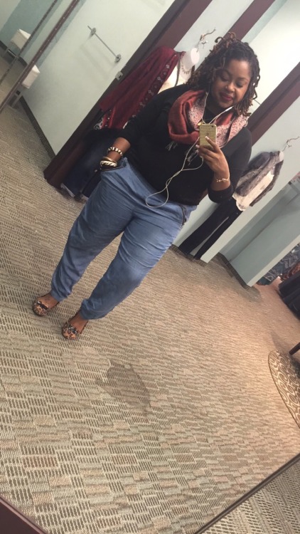 mrbowtiefly:karayray1:Scarves and the same pose.#bgad #lipstickndlocsOk, so that purple lipstick has