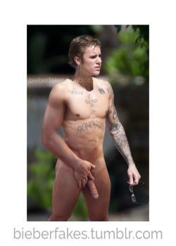 bieberfakes:  Justin Bieber caught peeing at a beach in Barbados