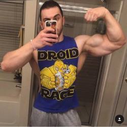 flexcomics:  @metodispasov in our Droid Rage muscle cut tee. Smash something at FlexComics.com #flexcomics 