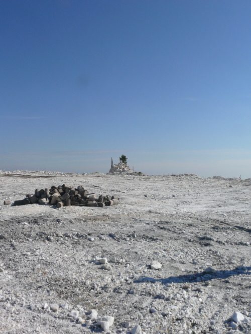 benkyou-shinakya:View from the topmost level of Pierieval marble quarry, Слюдянка, Russia.20160909Ne