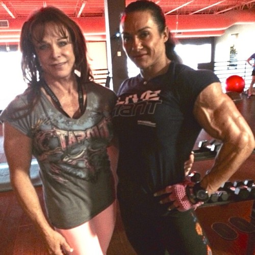 veinsandmuscle:  Met Diana Dennis at City Athletic Club in Vegas today. It was an honor to take a picture with one of the pioneers of female bodybuilding. 