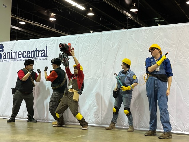 I can't believe I forgot to post these! Some fun tf2 cosplay pictures I got at ACEN 2023! I'm the short blu engineer